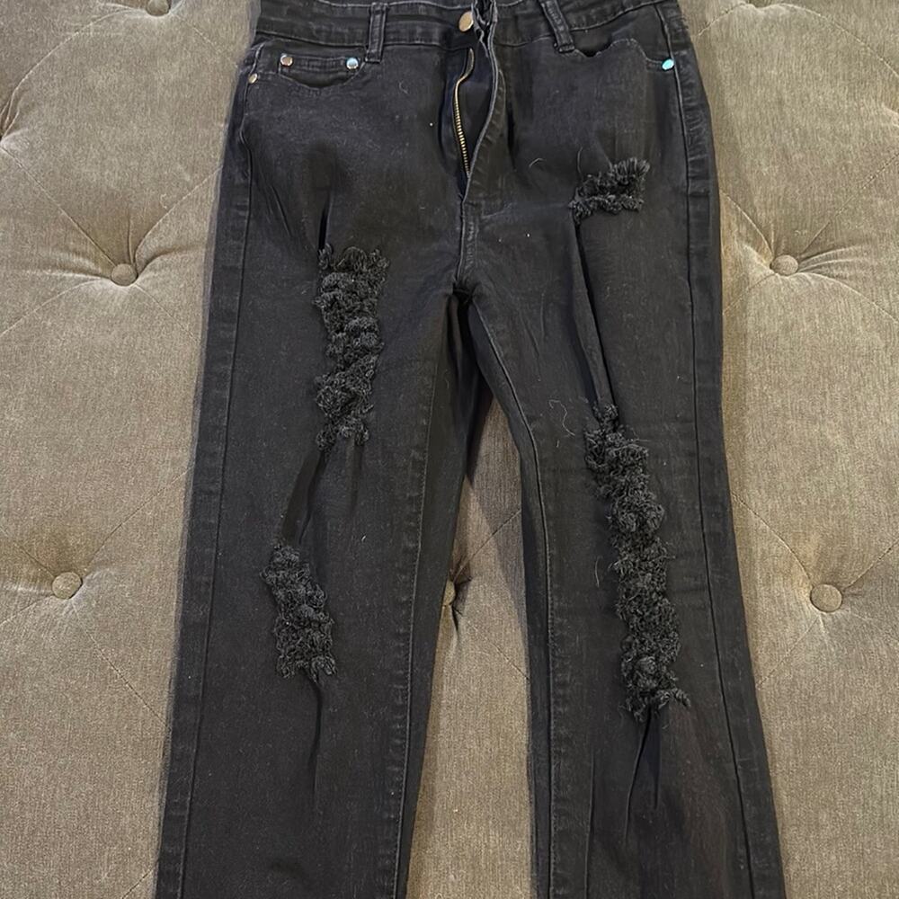 Fashion nova ripped jeans size 8